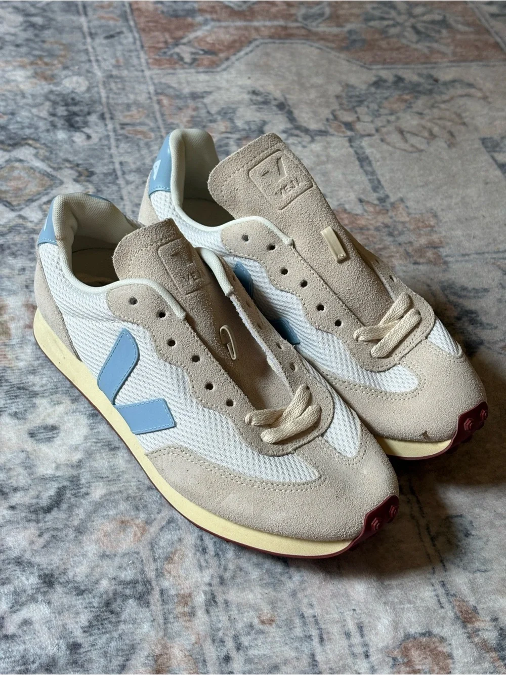NWTVeja Women’s Rio Branco V-10 Runner in Beige & Light Blue - Picture 3 of 6